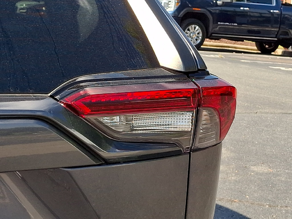 Used 2022 Toyota RAV4 LE FWD image 7