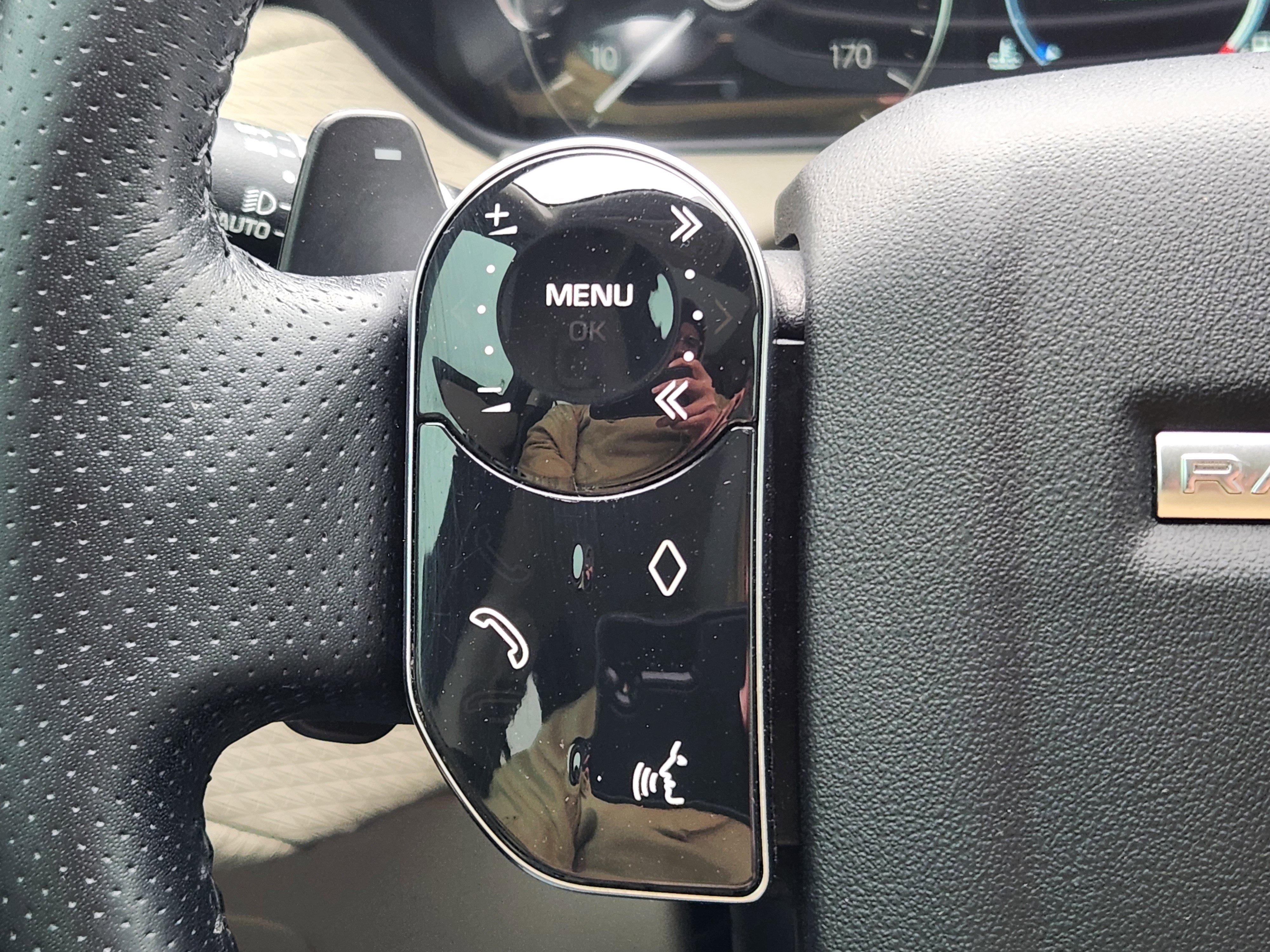 Used 2020 Land Rover Range Rover Velar S image 30