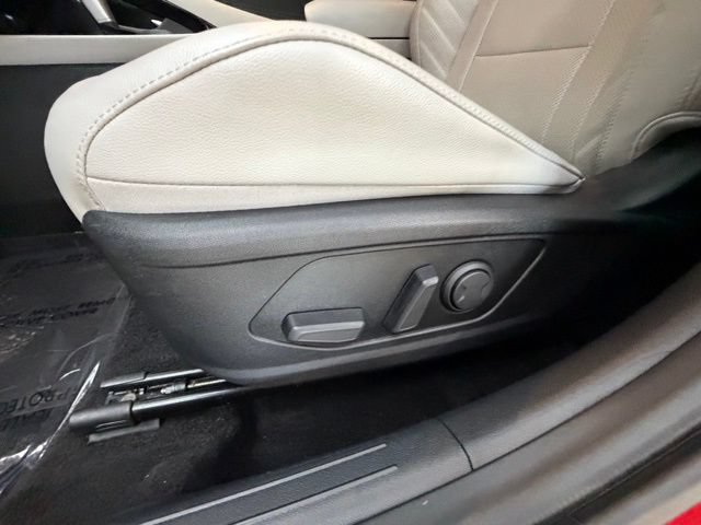 Certified 2023 Hyundai Elantra Limited w/ Preferred Accessory Package FWD image 31