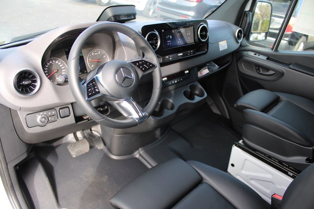 New 2025 Mercedes-Benz Sprinter 4500 image 30