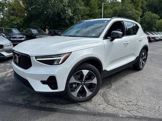 Used 2024 Volvo XC40 B5 Core AWD/4WD video 1