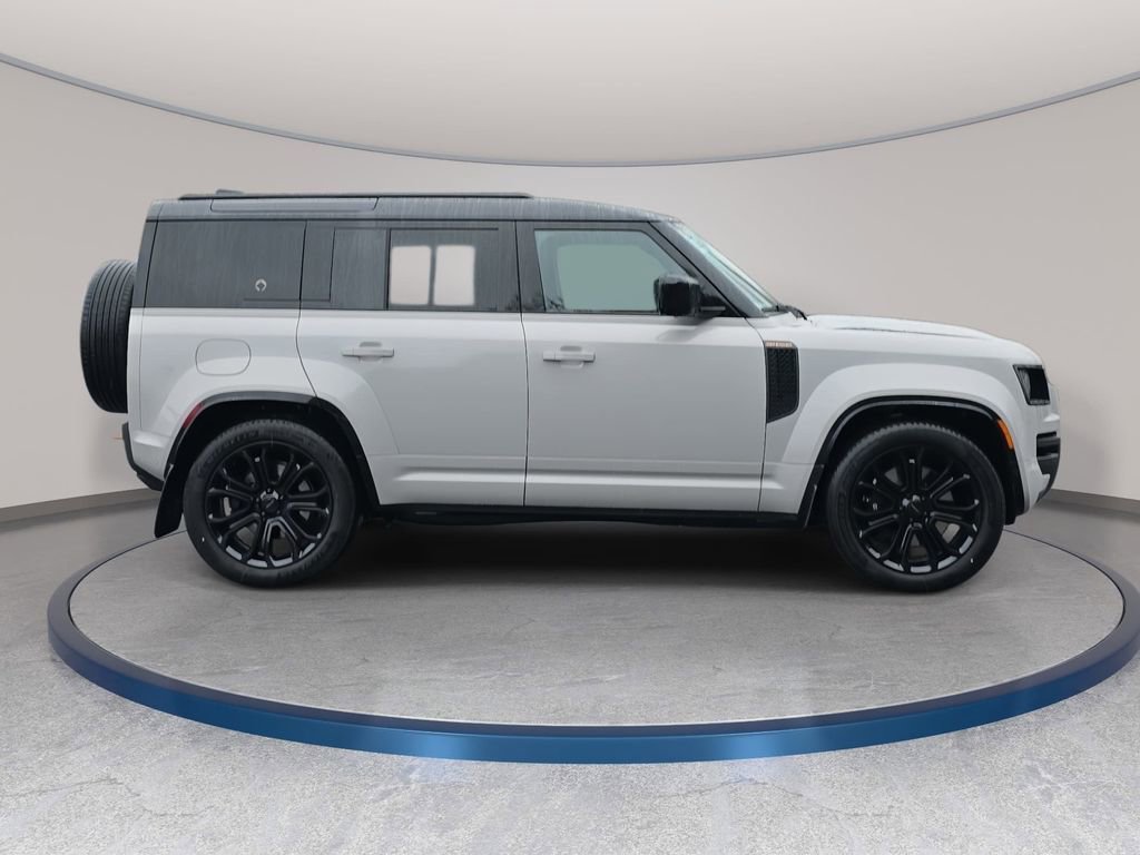 New 2026 Land Rover Defender 110 OCTA image 4