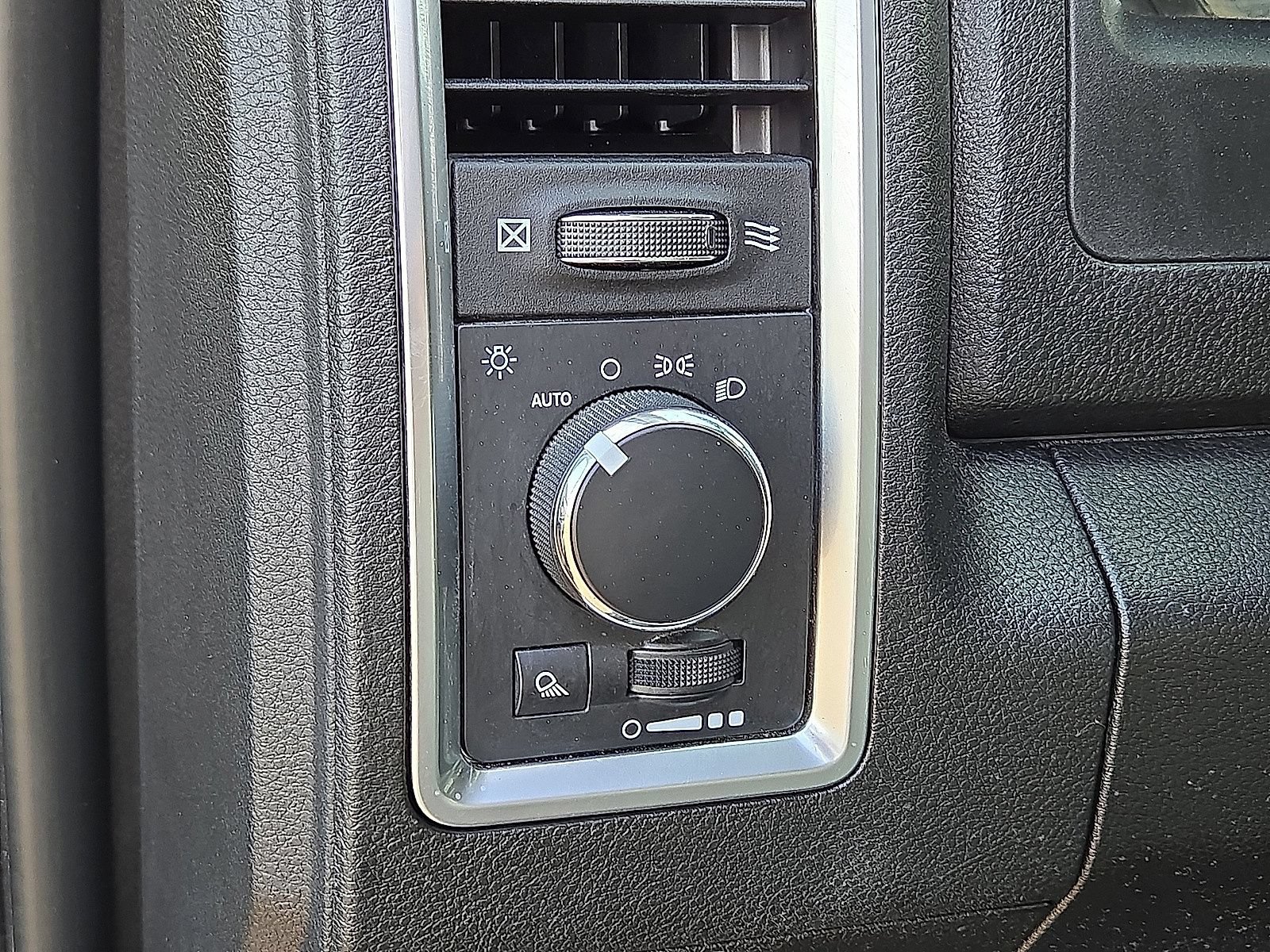 Used 2024 RAM 1500 Classic SLT RWD image 22
