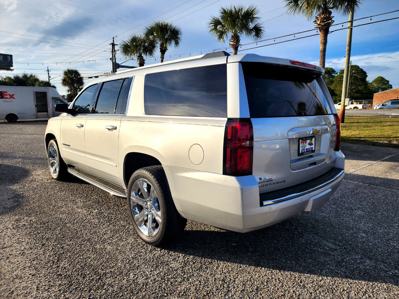 Used 2018 Chevrolet Suburban Premier image 3
