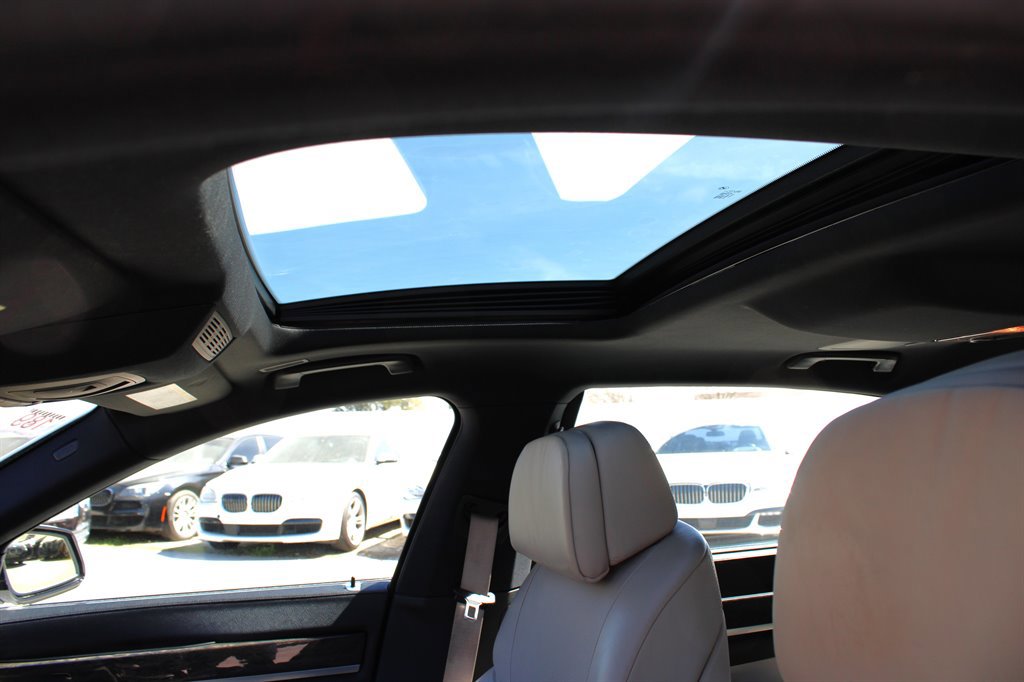 Used 2012 BMW 750Li image 22