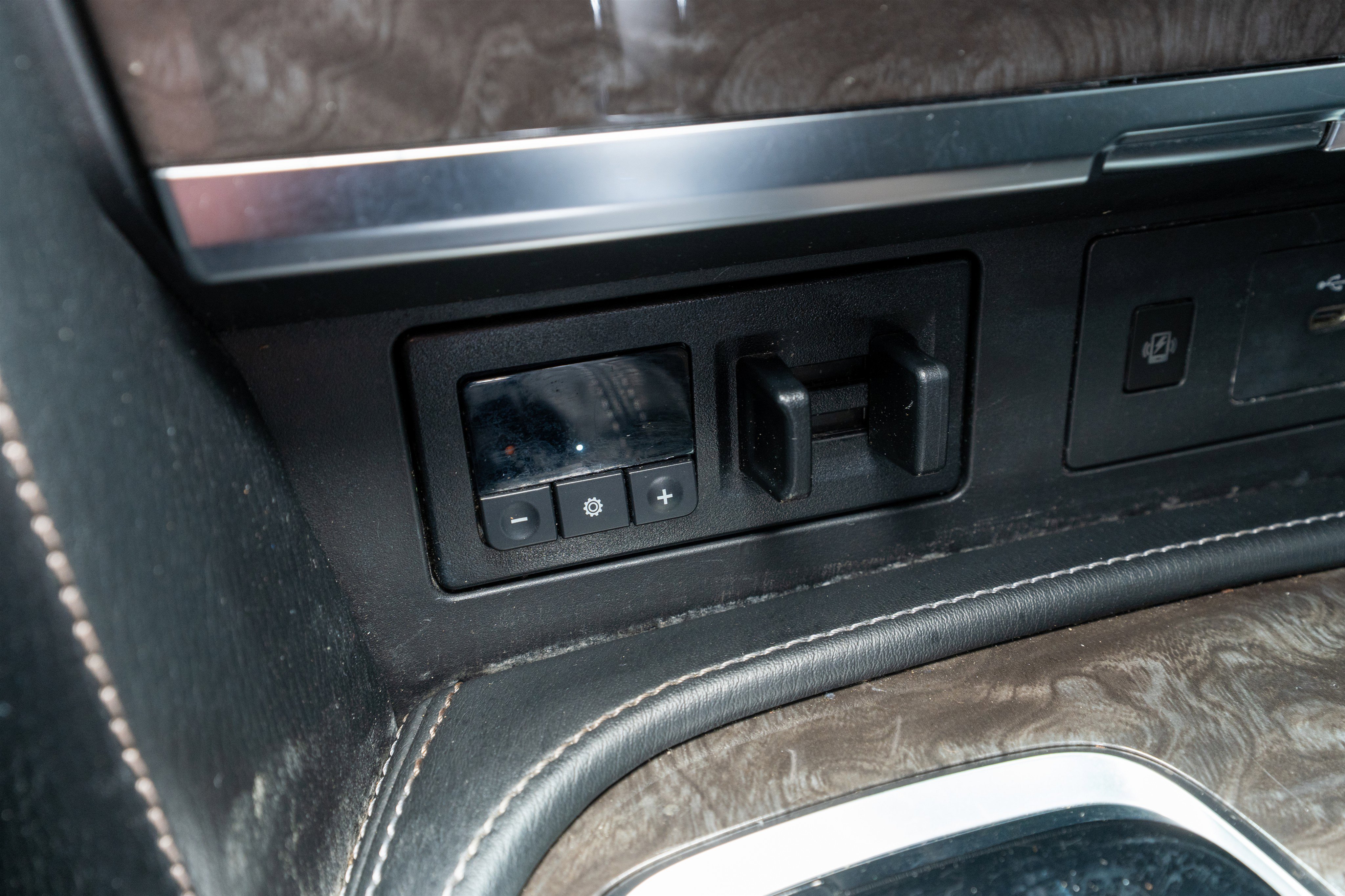 Used 2023 Nissan Armada Platinum w/ Captain's Chairs Package image 23