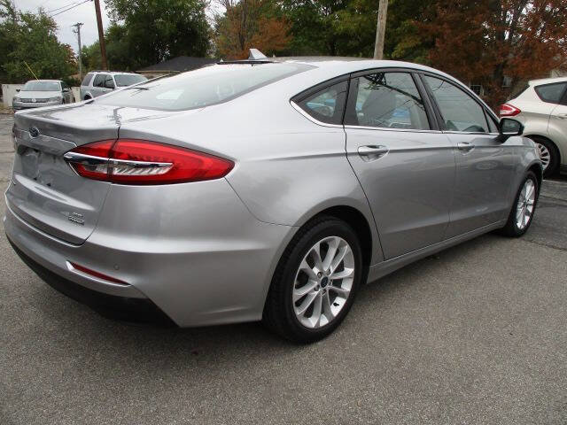 Used 2020 Ford Fusion SE image 29