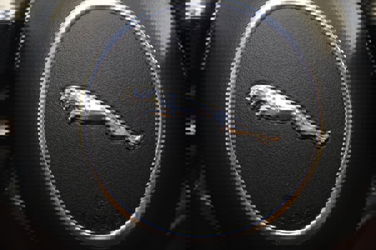 Used 2024 Jaguar F-PACE SVR image 67