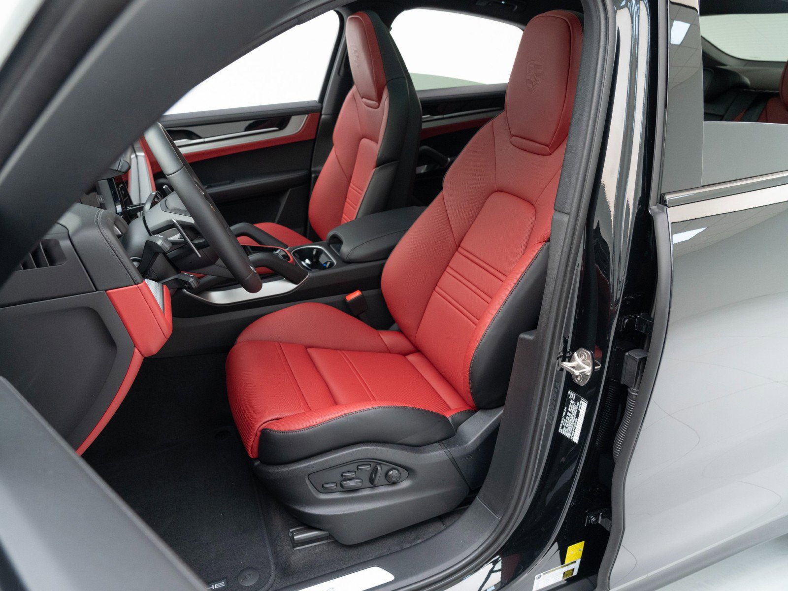 New 2026 Porsche Cayenne GTS AWD/4WD image 5