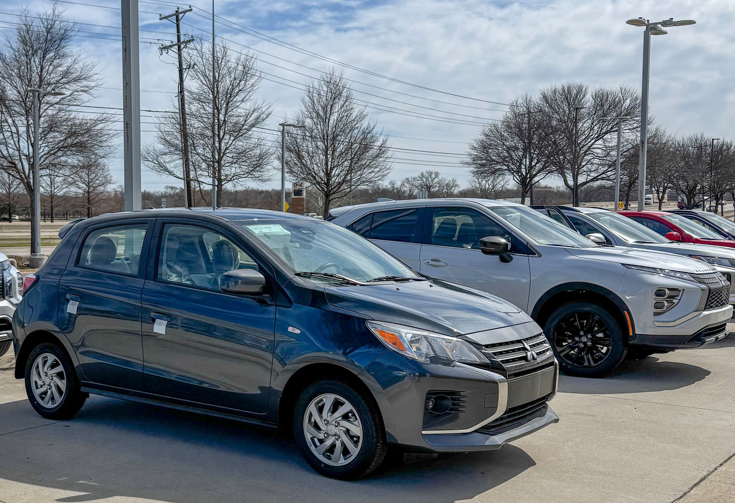 Used 2023 Mitsubishi Outlander Sport SE image 3