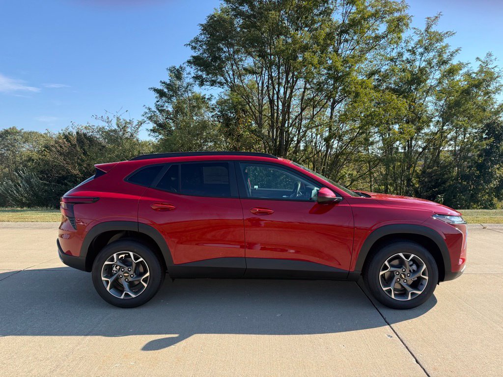New 2026 Chevrolet Trax LT w/ Driver Confidence Package FWD image 2