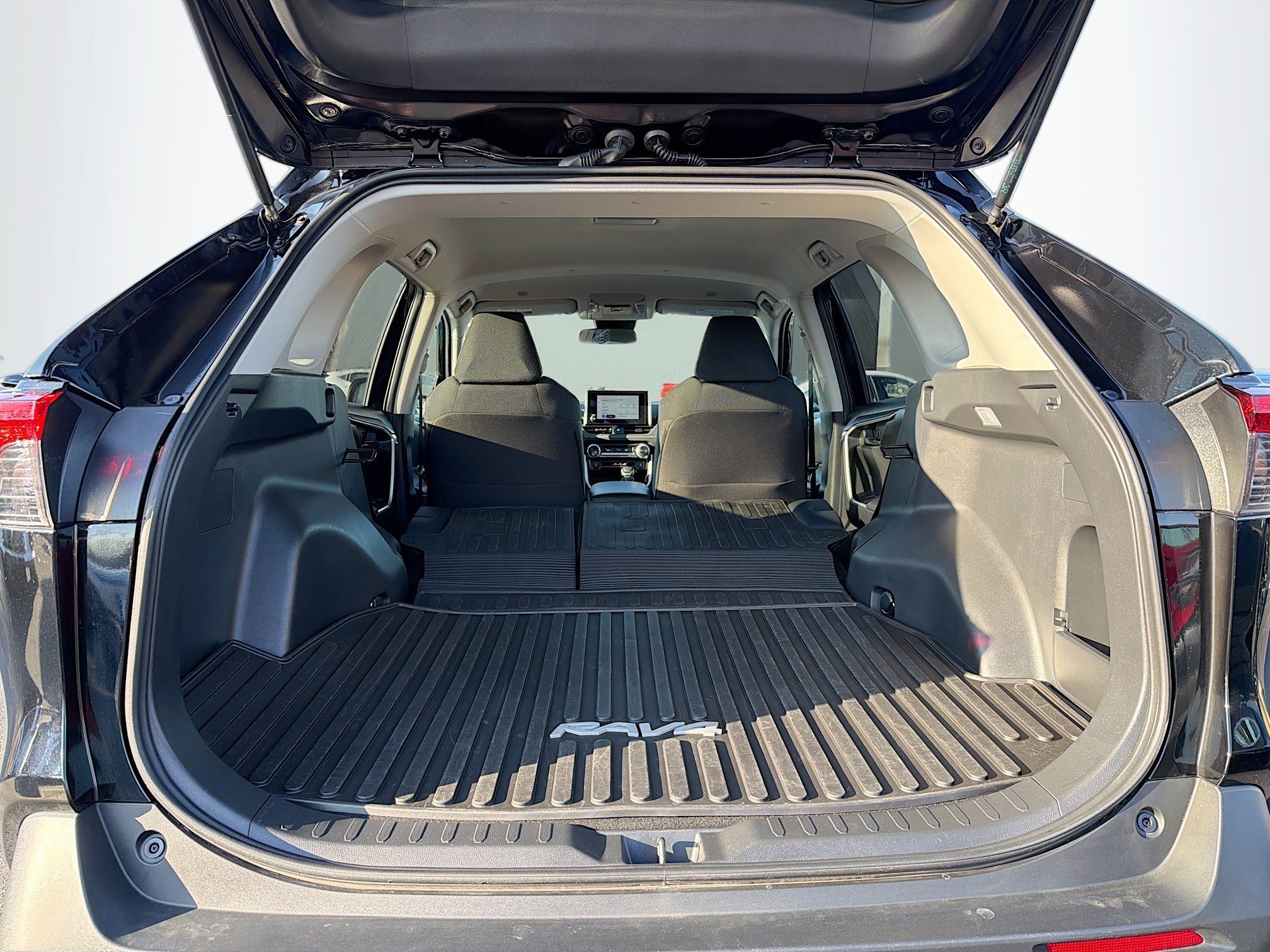 Used 2024 Toyota RAV4 LE image 17