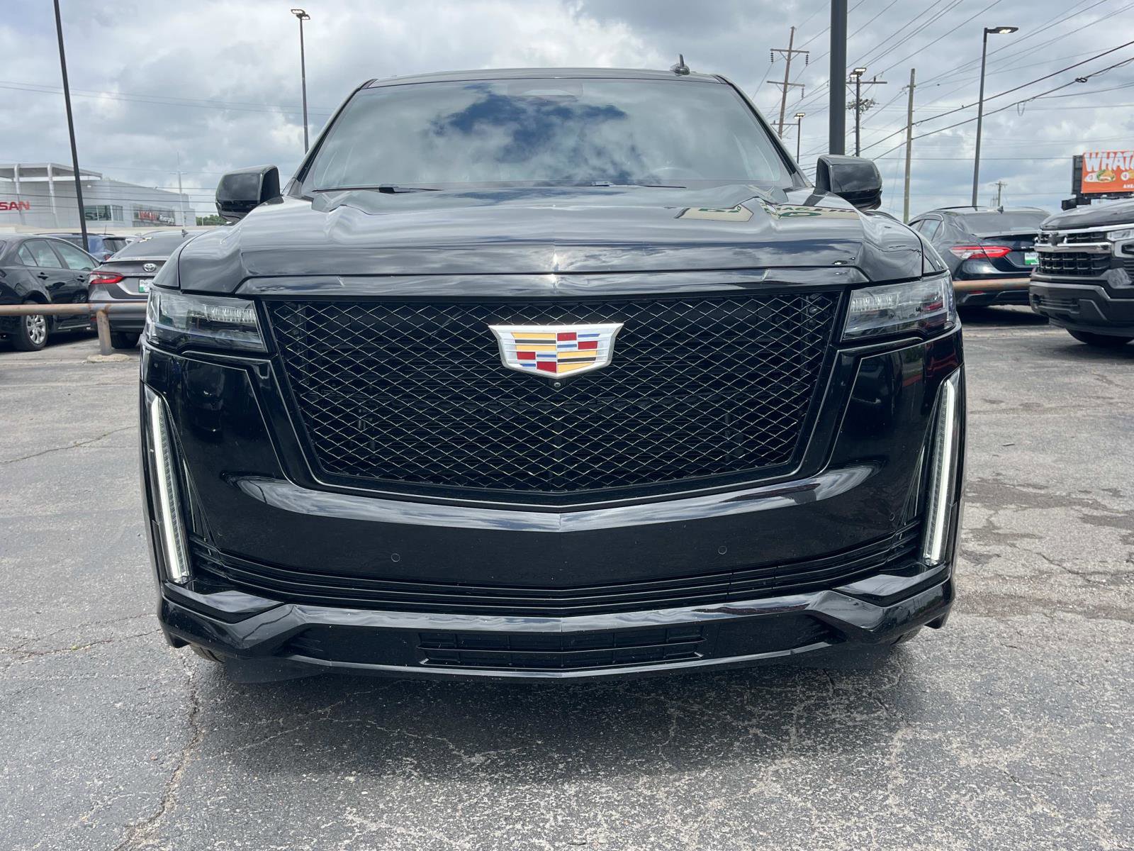 Used 2022 Cadillac Escalade Sport Platinum AWD/4WD image 2
