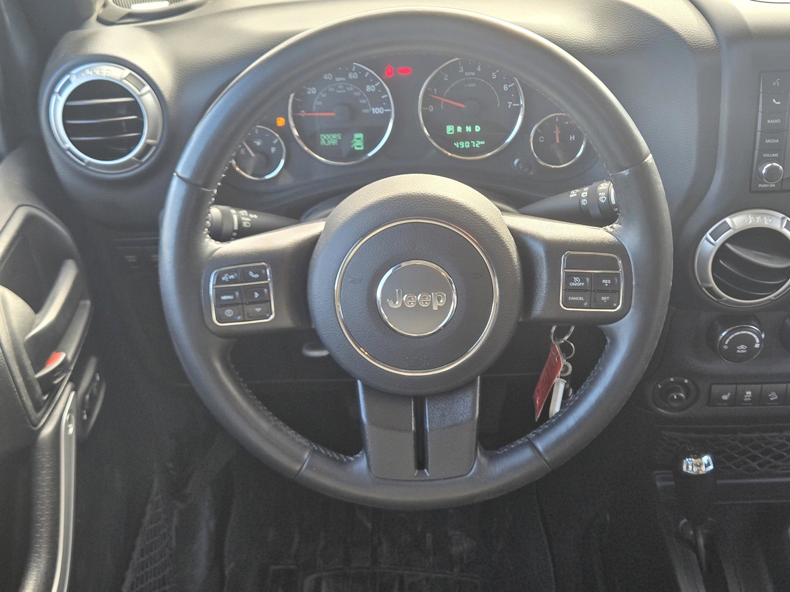 Used 2018 Jeep Wrangler Unlimited Rubicon w/ Connectivity Group image 11