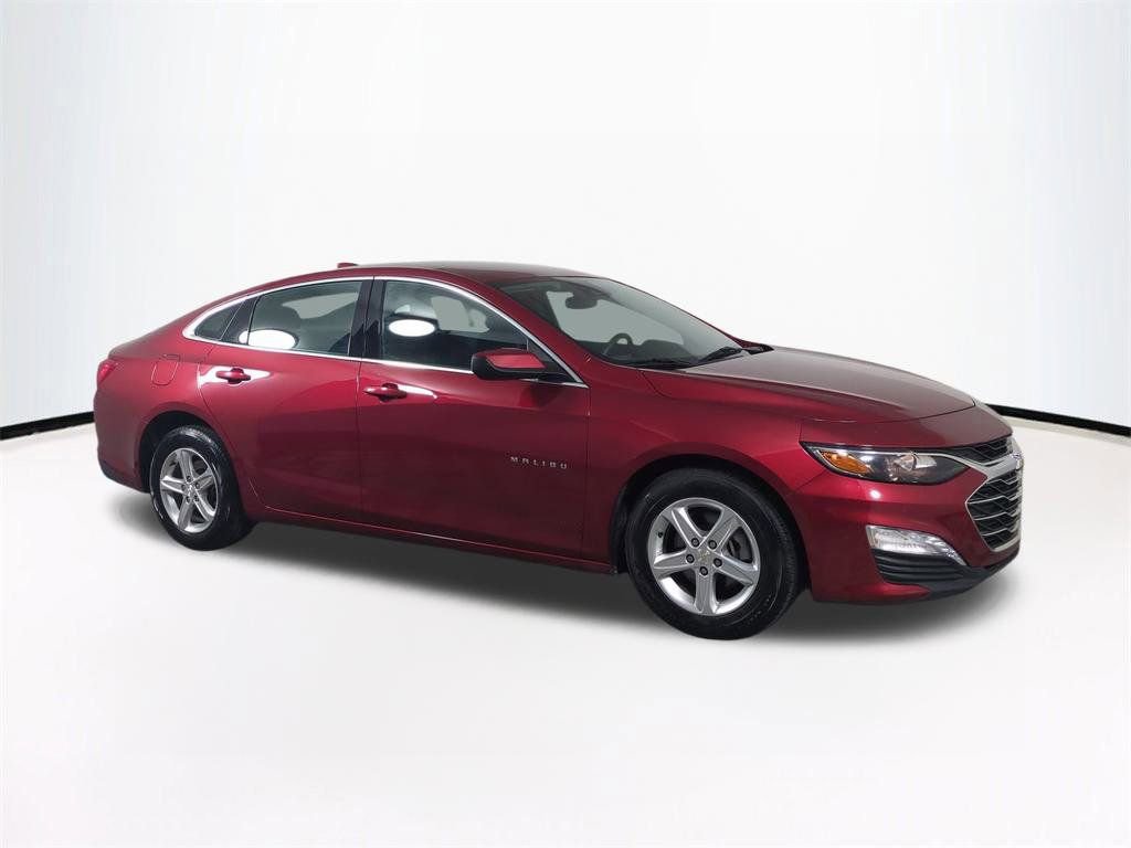 Used 2024 Chevrolet Malibu LT image 2