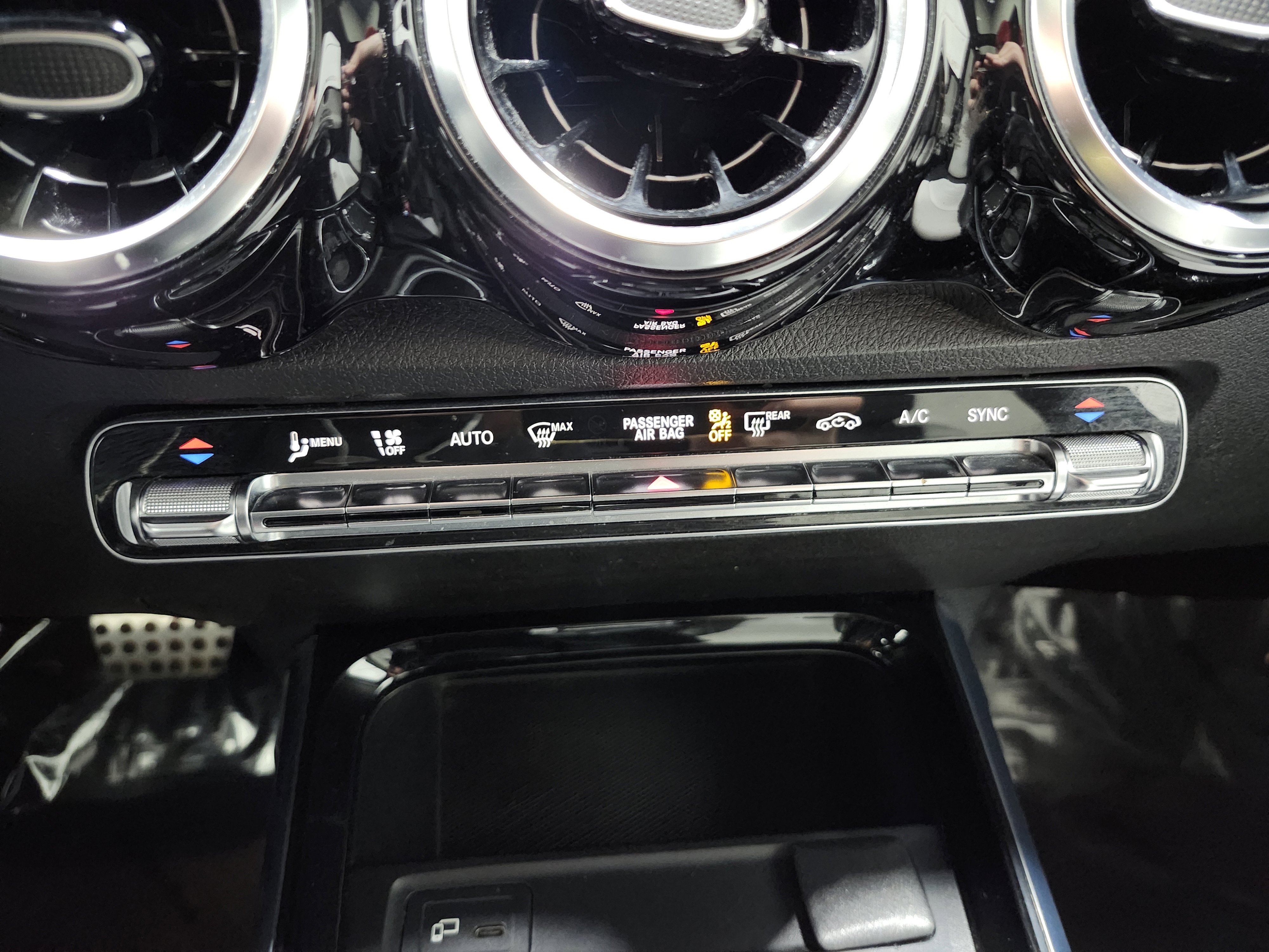 Used 2021 Mercedes-Benz GLB 250 4MATIC image 34