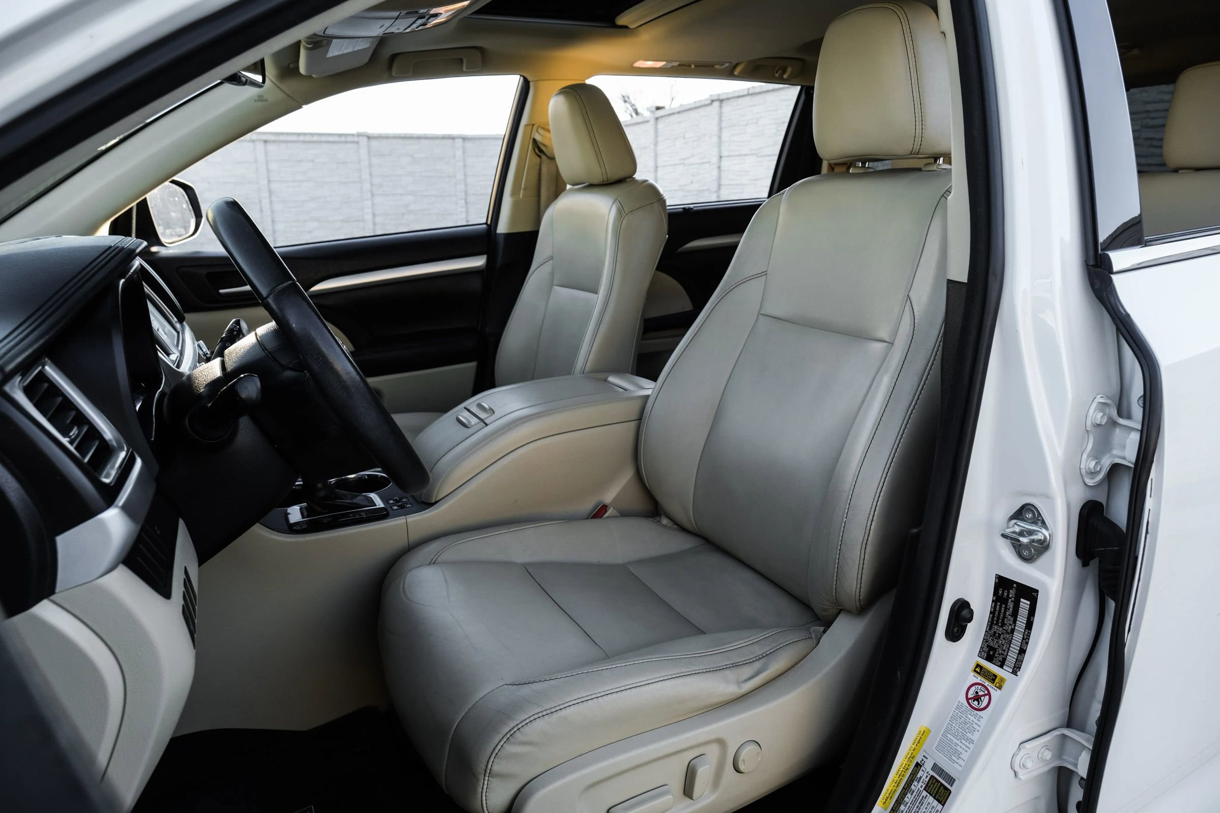 Used 2015 Toyota Highlander XLE image 27