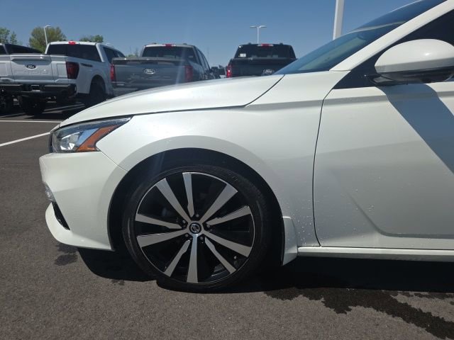 Used 2020 Nissan Altima 2.0 Platinum FWD image 14