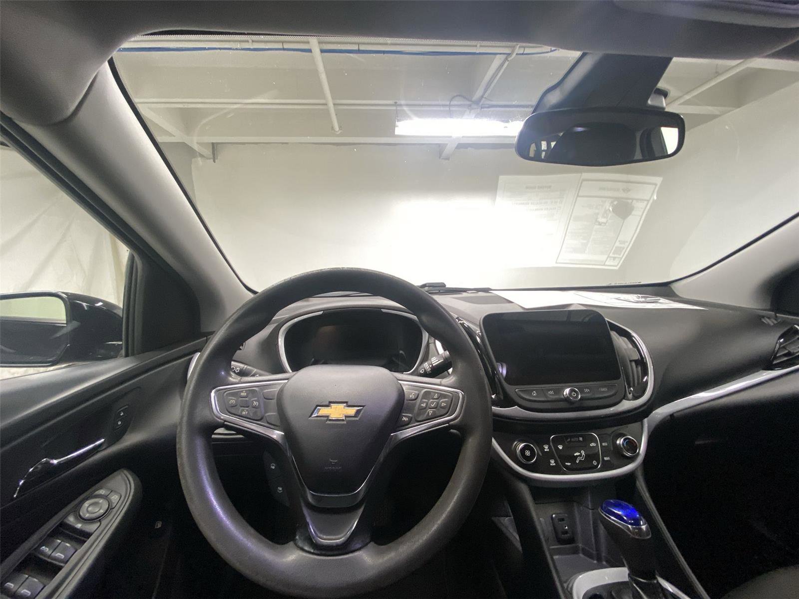 Used 2018 Chevrolet Volt LT FWD image 30