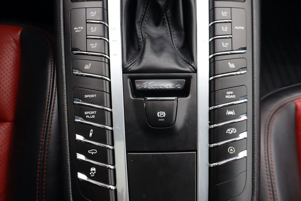 Used 2018 Porsche Macan Sport Edition w/ Driver Memory Package image 9
