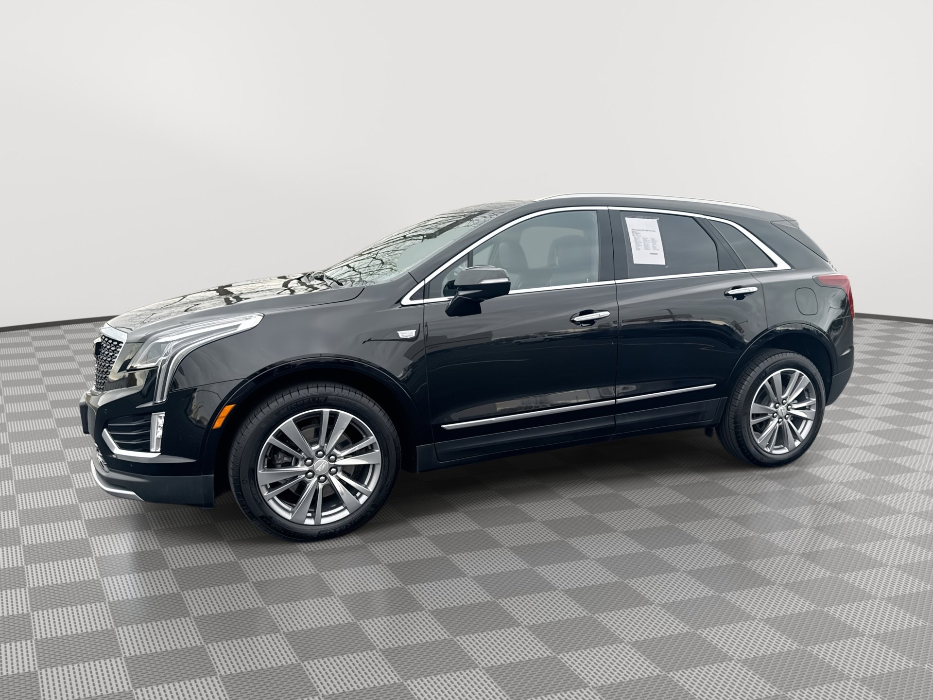 Certified 2025 Cadillac XT5 Premium Luxury image 1