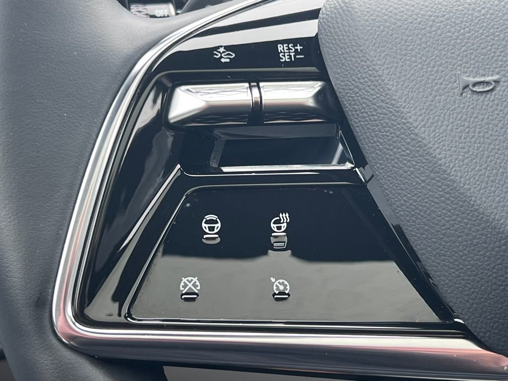 Certified 2024 Cadillac Lyriq Luxury AWD/4WD image 20