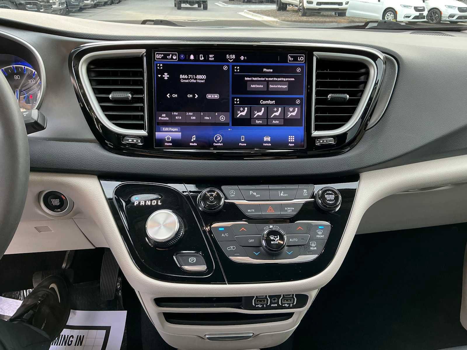 Used 2024 Chrysler Pacifica Touring-L FWD image 18