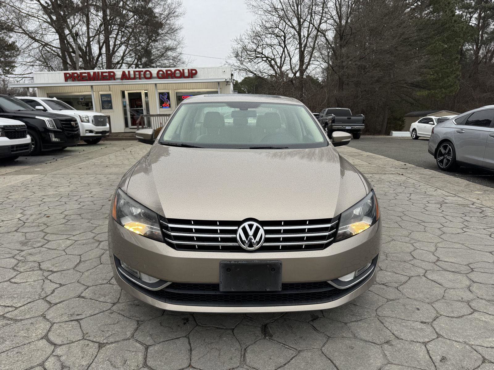 Used 2015 Volkswagen Passat TDI SEL Premium image 16