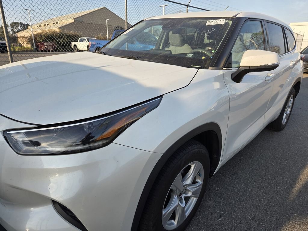 Used 2021 Toyota Highlander L image 10