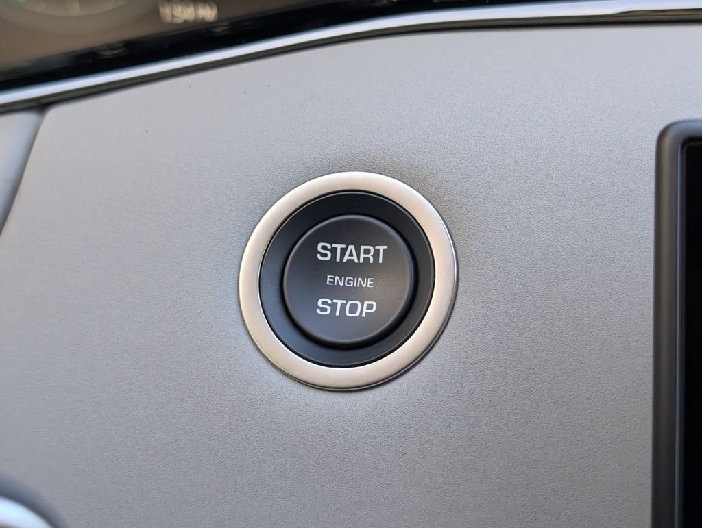 Certified 2025 Land Rover Range Rover Evoque Dynamic SE image 13