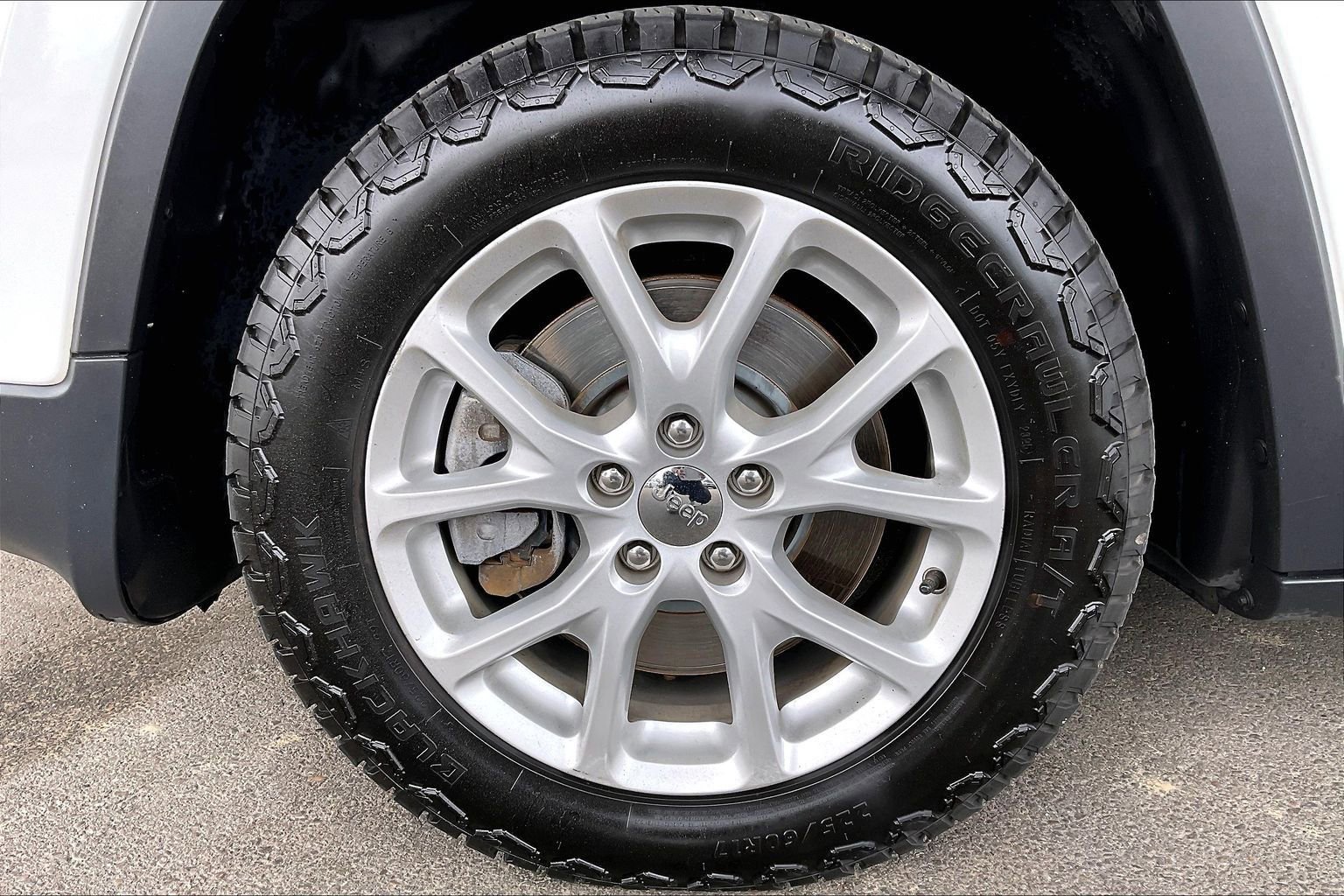 Used 2017 Jeep Cherokee Latitude w/ Safety/Convenience Group FWD image 24