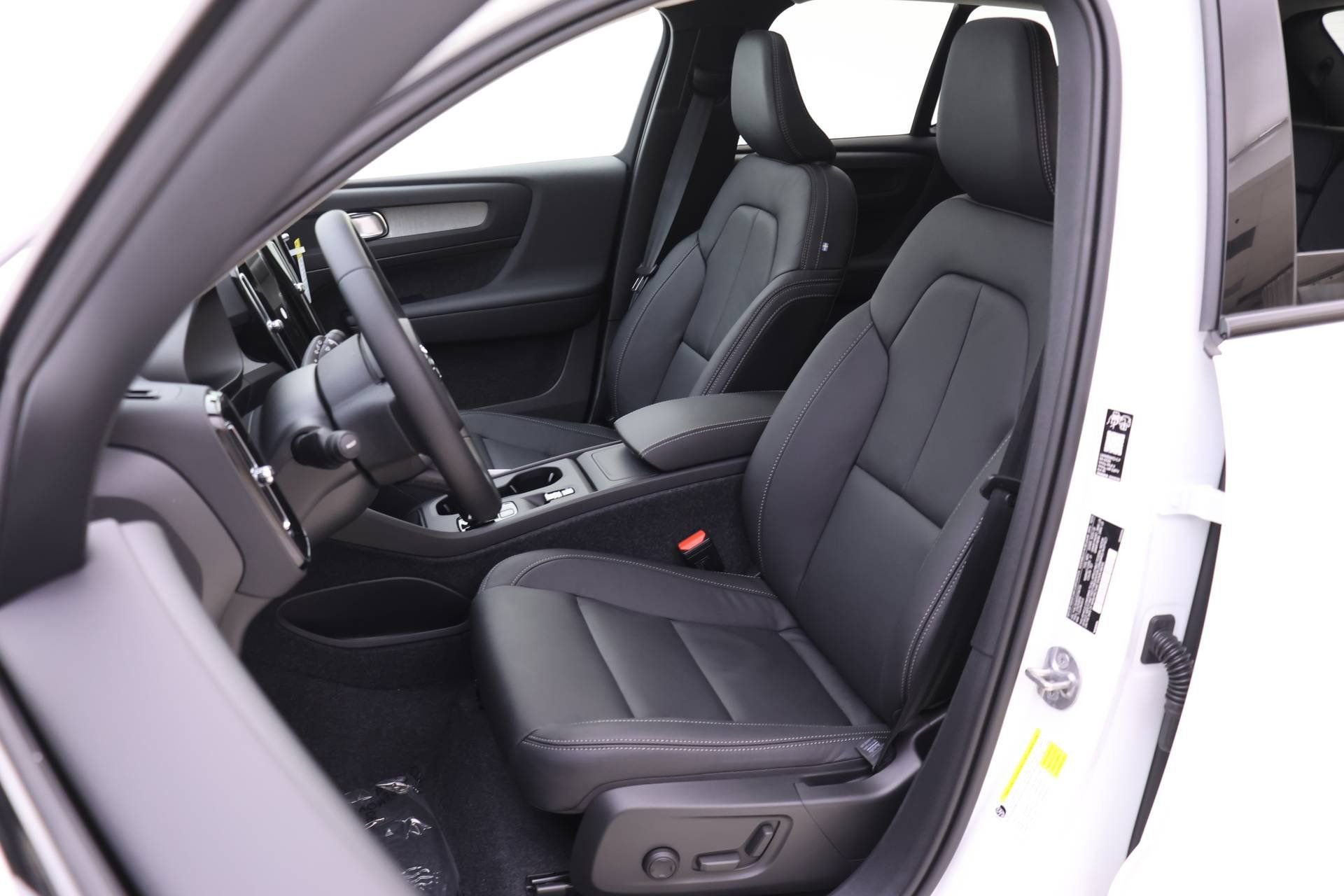 New 2026 Volvo XC40 B5 Core w/ Protection Package Premier AWD/4WD image 7