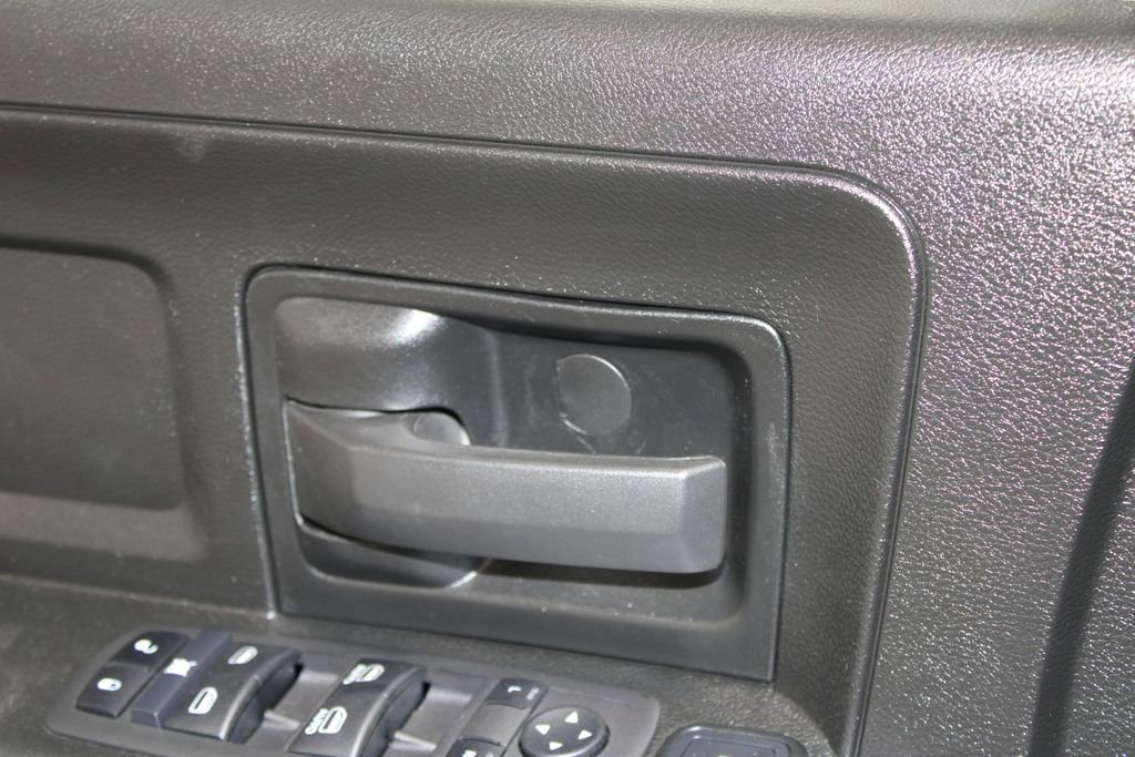 Used 2024 RAM 2500 Tradesman w/ Chrome Appearance Group image 32