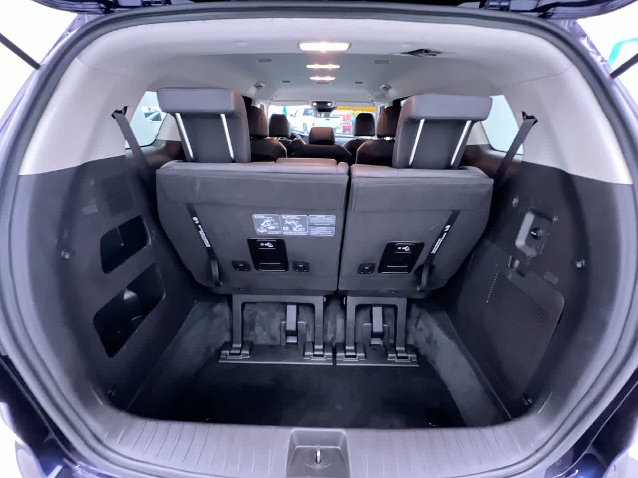 Used 2024 Kia Carnival LX FWD image 45
