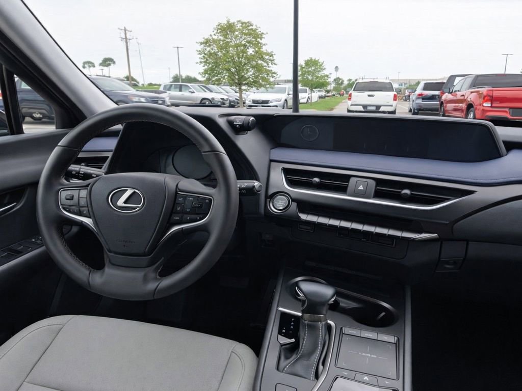 Used 2022 Lexus UX 200 w/ Accessory Package (Z1) FWD image 24