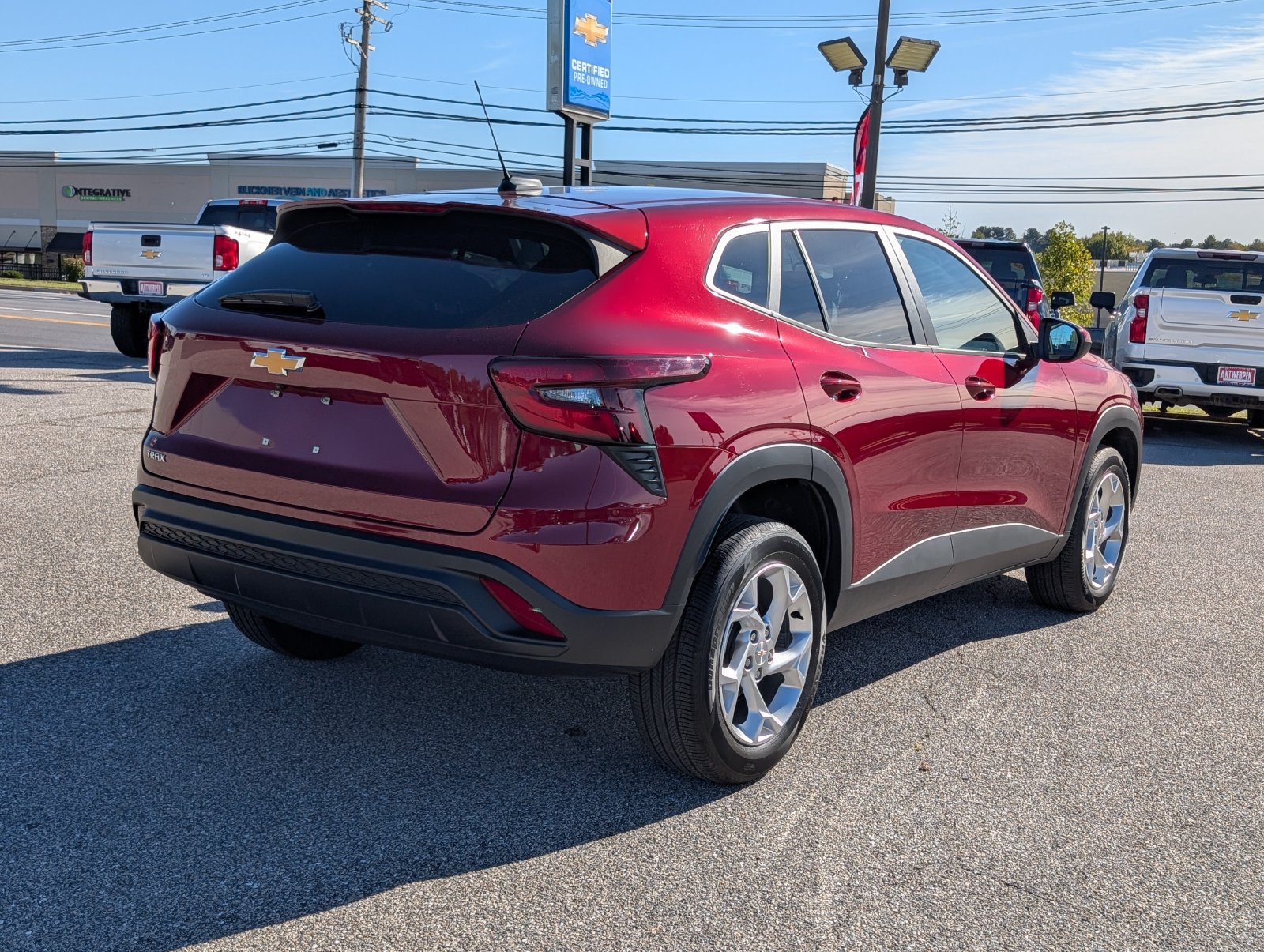 Used 2025 Chevrolet Trax LS w/ LS Convenience Package FWD image 3