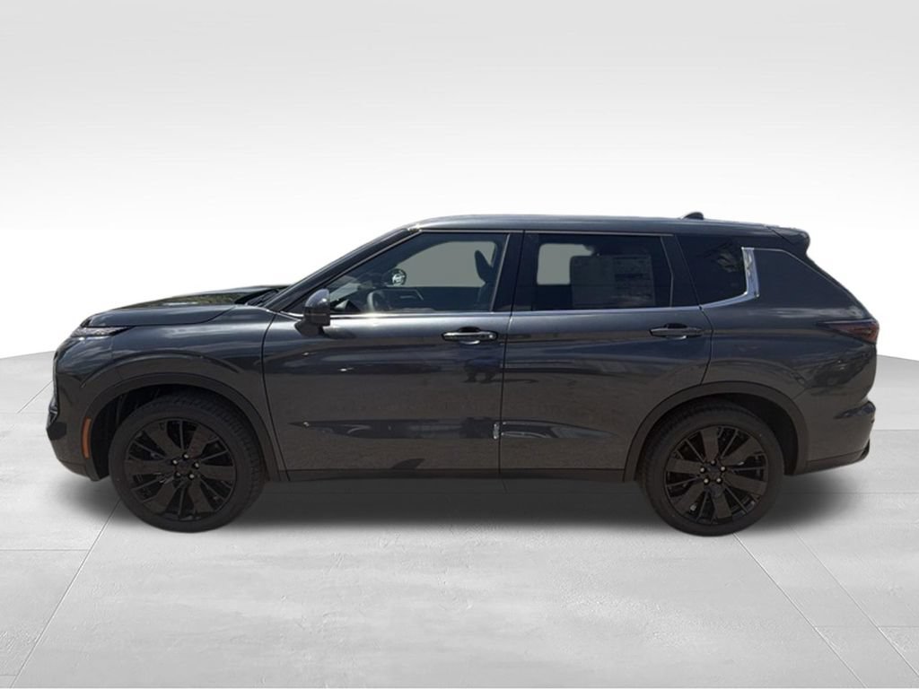 New 2026 Mitsubishi Outlander LE FWD image 2