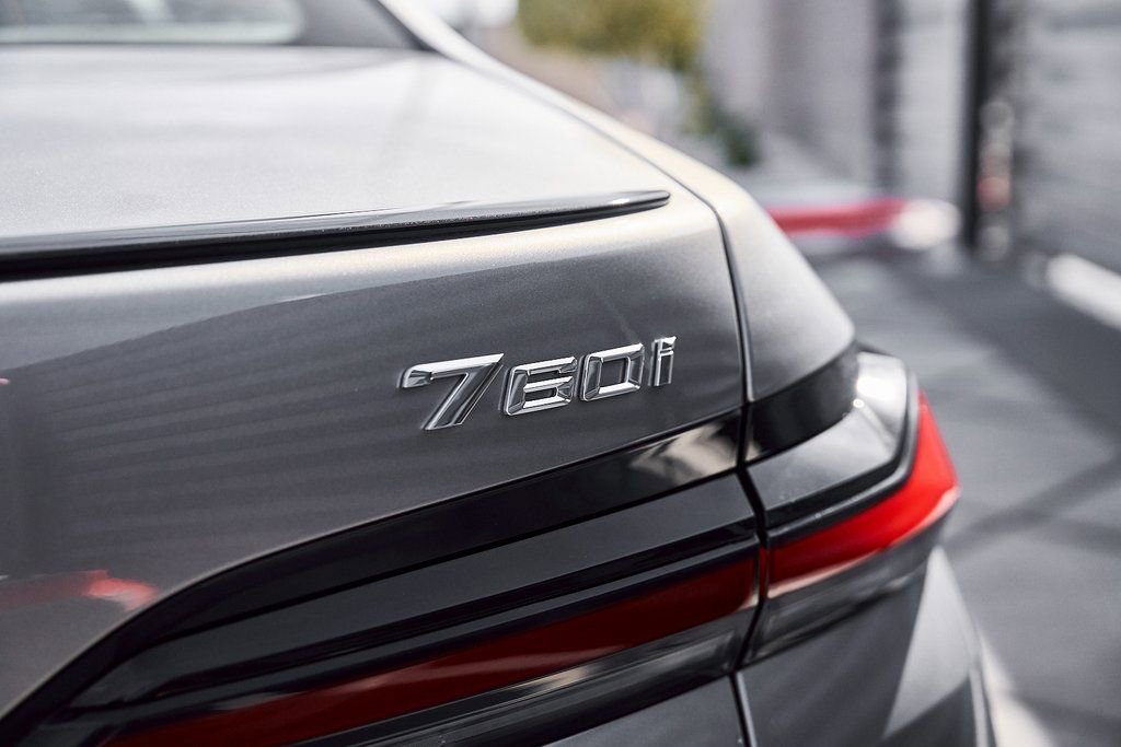 Used 2024 BMW 760i xDrive image 10