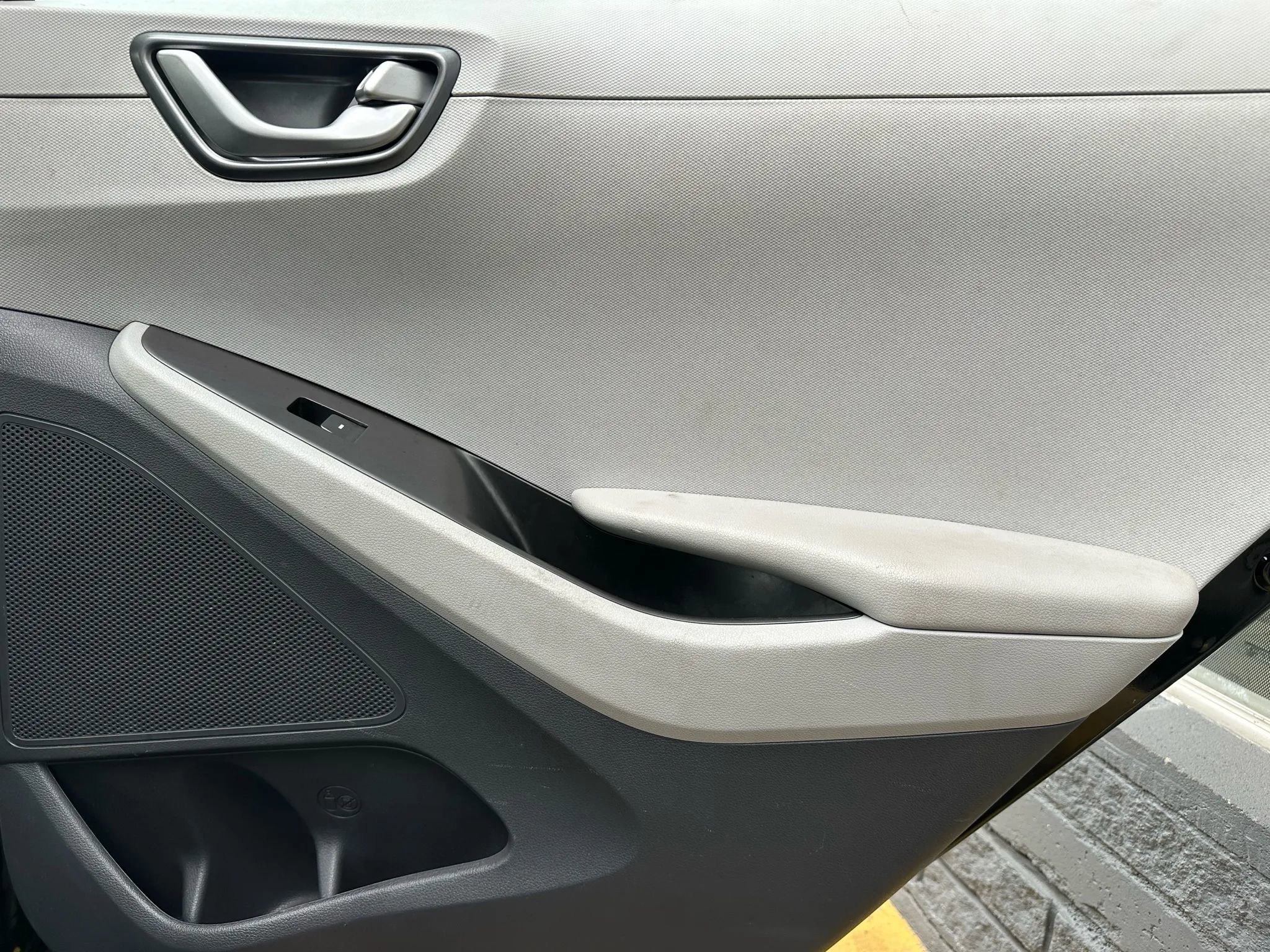 Used 2020 Hyundai Ioniq SE image 11