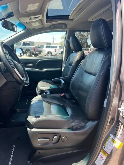 Used 2017 Toyota Sienna SE Premium FWD image 28