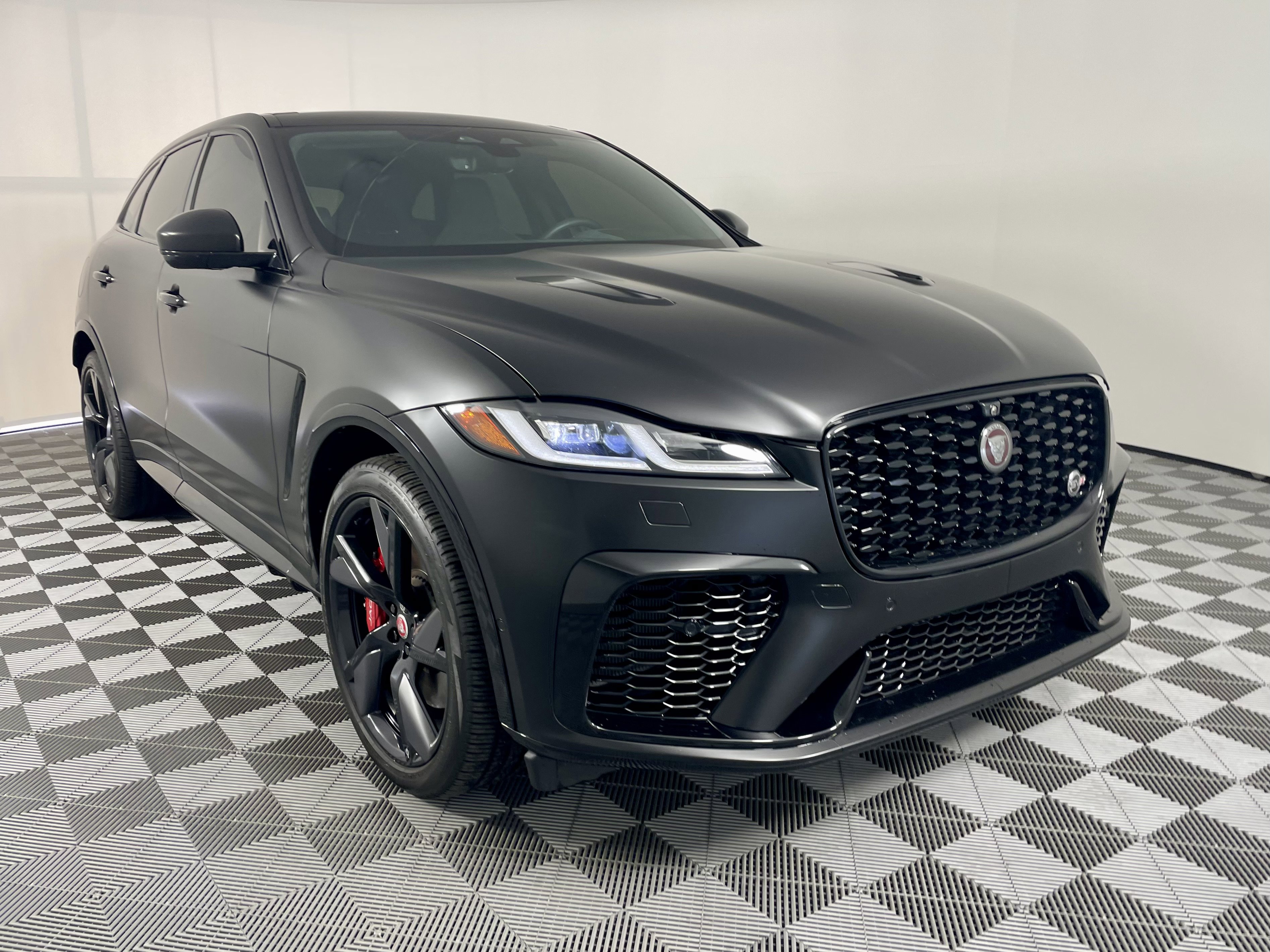Used 2022 Jaguar F-PACE SVR AWD/4WD image 8