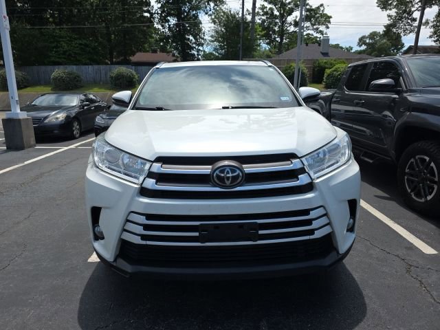 Used 2017 Toyota Highlander XLE FWD image 2