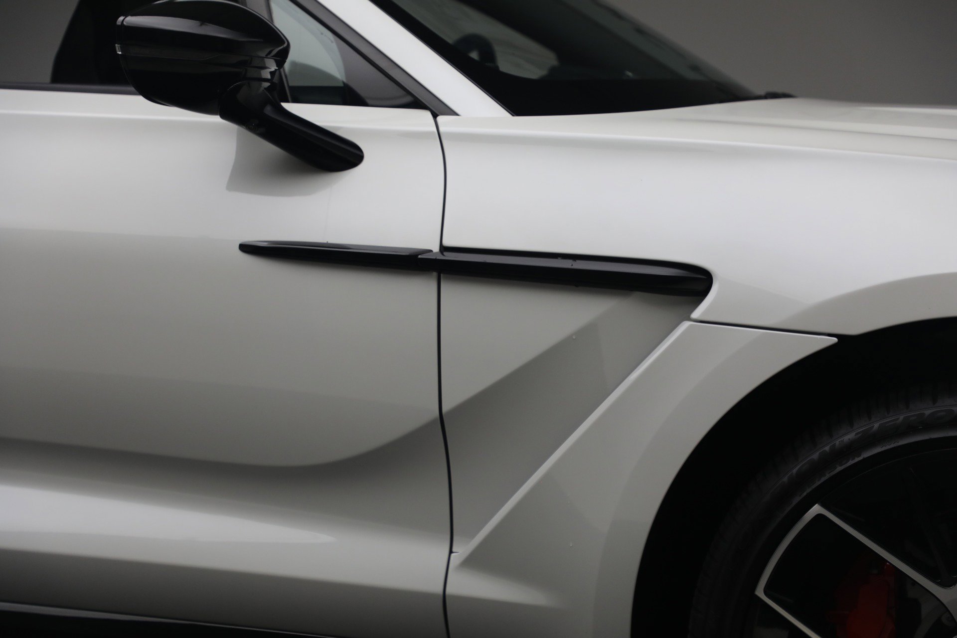 Used 2025 Aston Martin DBX 707 image 37