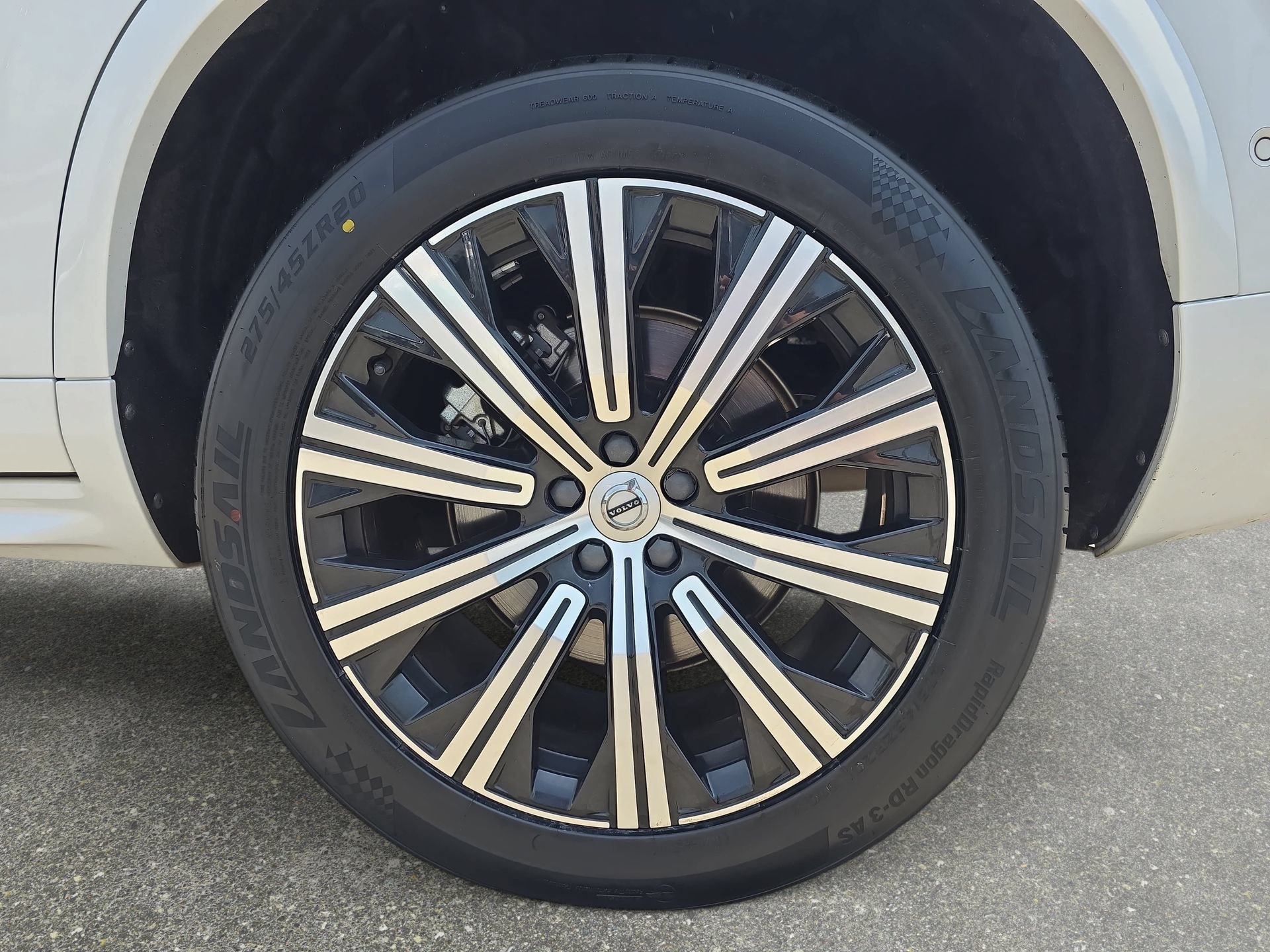 Used 2023 Volvo XC90 B6 Plus w/ Protection Package Premier AWD/4WD image 32