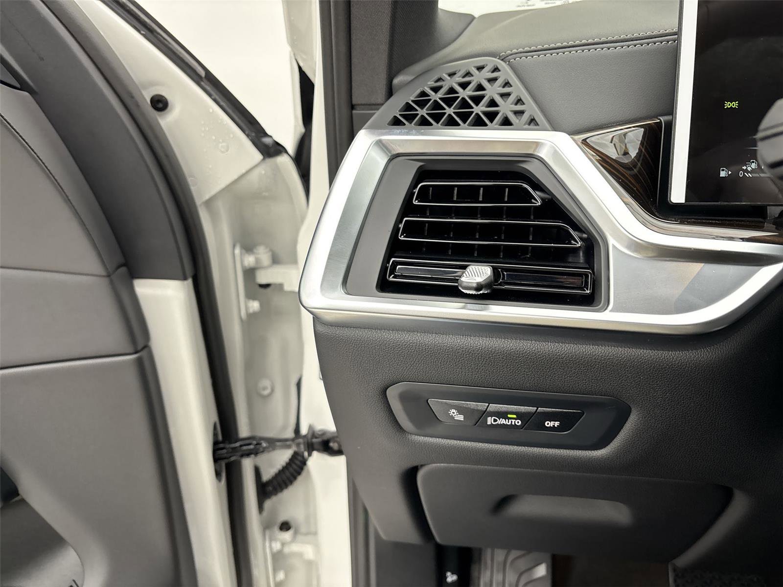 New 2026 BMW X5 xDrive50e w/ Climate Comfort Package image 31