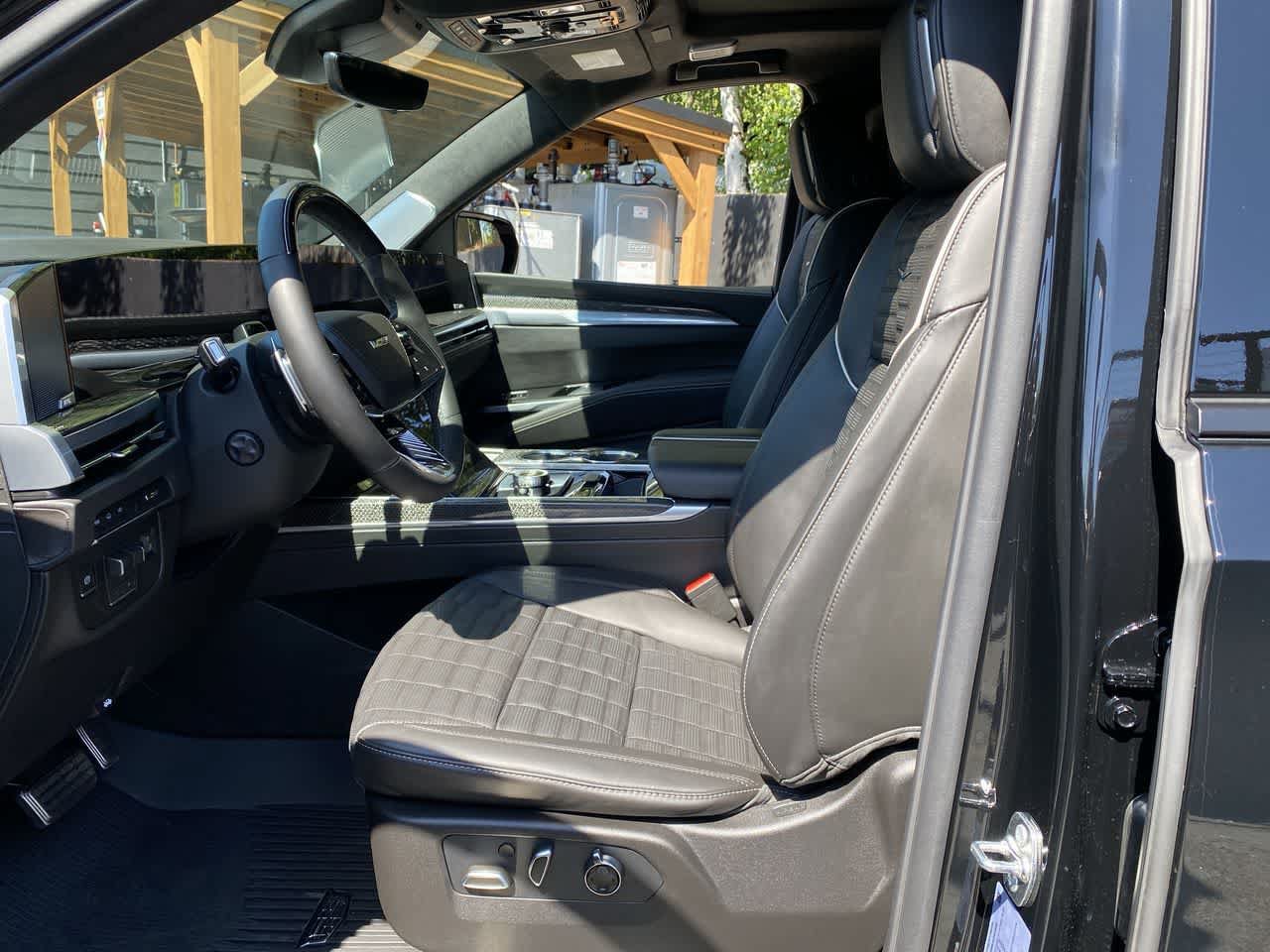 Used 2026 Cadillac Escalade V w/ LPO, ONYX Package AWD/4WD image 13