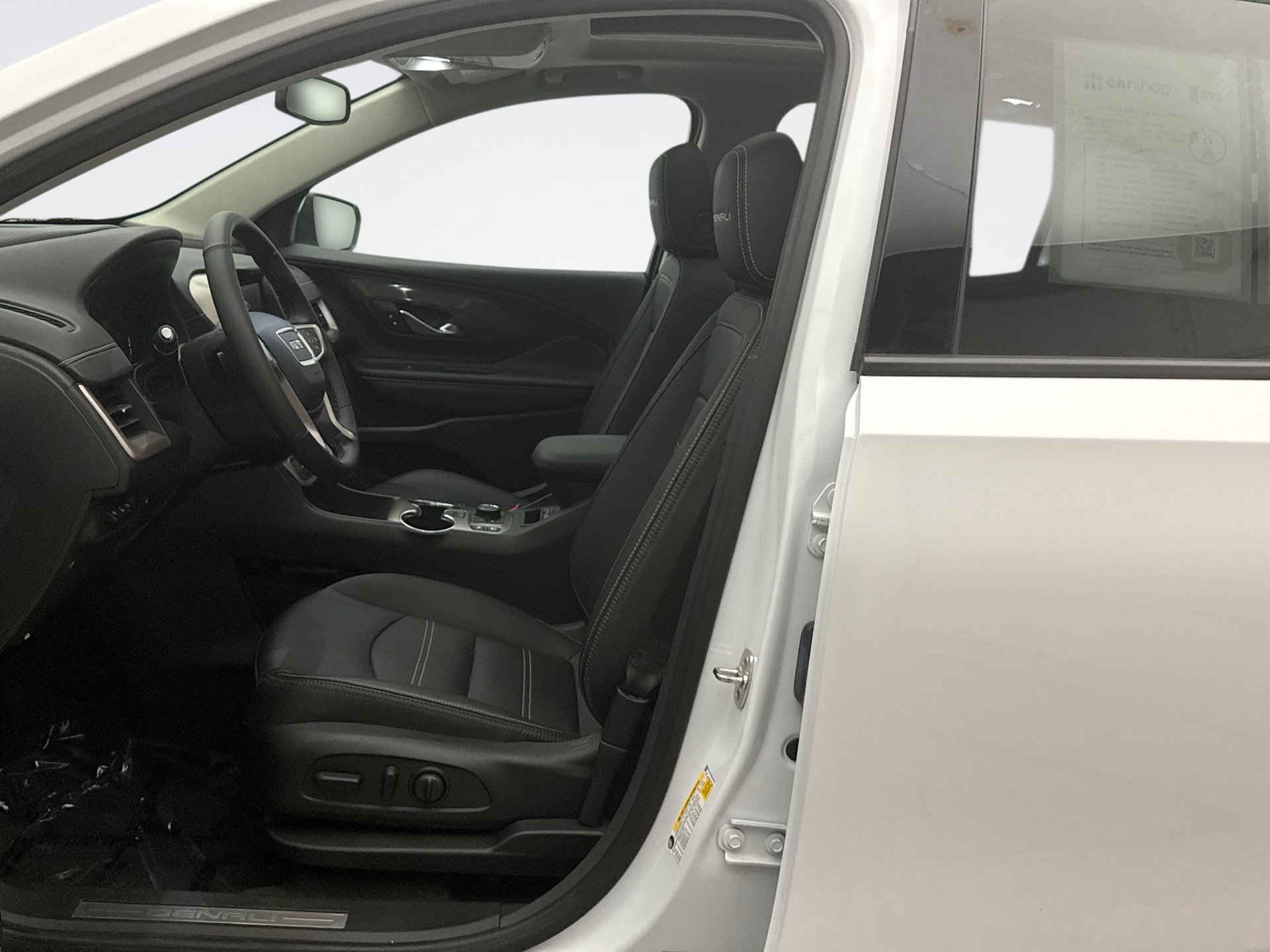 Used 2024 GMC Terrain Denali w/ Denali Premium Package AWD/4WD image 11