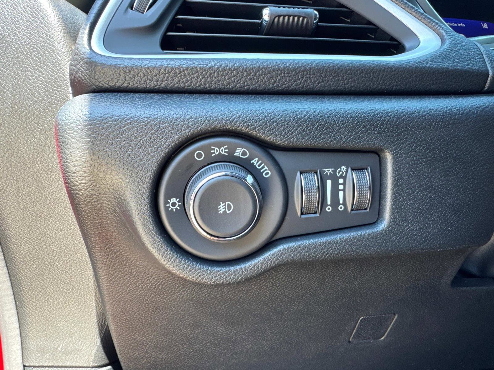 New 2026 Chrysler Pacifica Select image 33