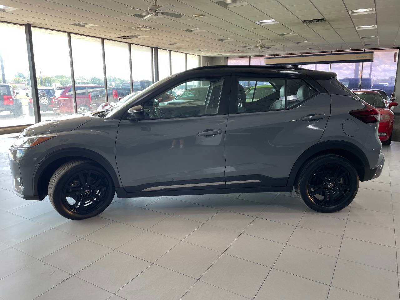Used 2023 Nissan Kicks SR w/ SR Premium Package image 4
