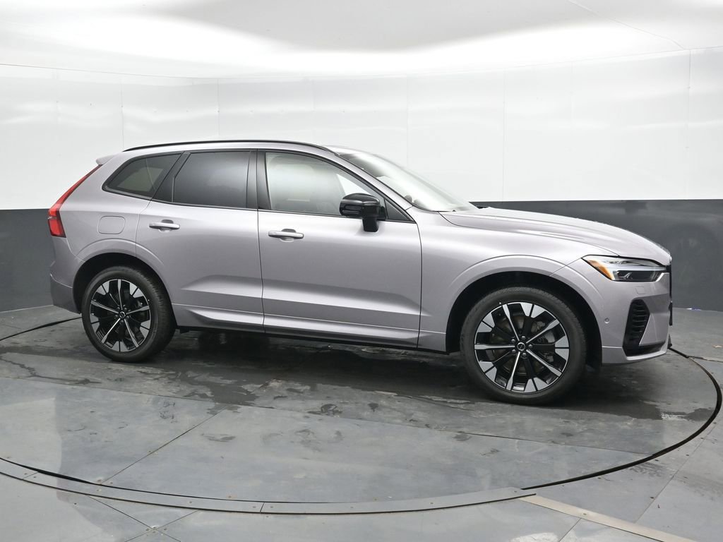 New 2026 Volvo XC60 T8 Plus w/ Climate Package AWD/4WD image 4